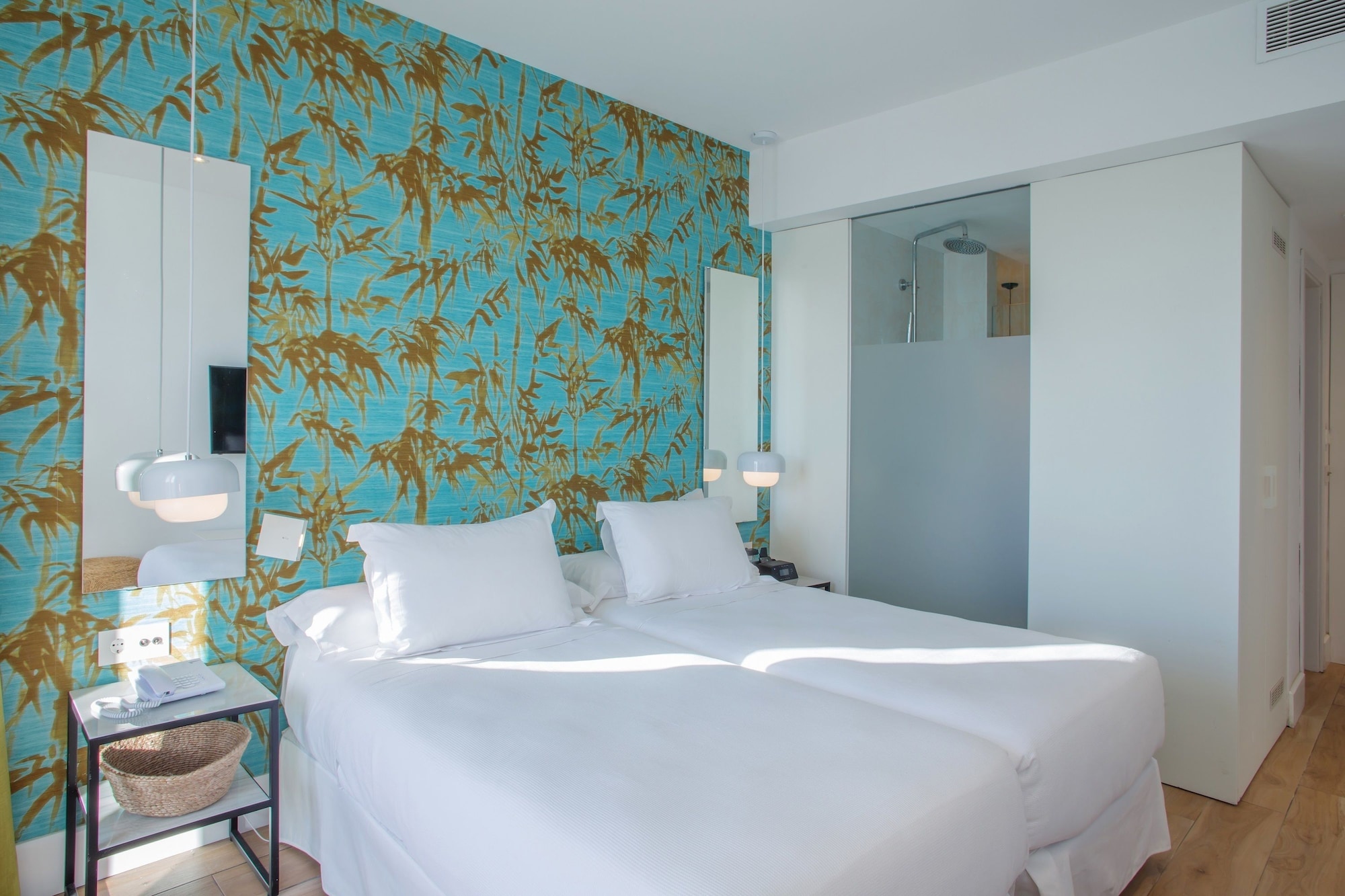 ROOM, TWIN BEDS, SEA VIEW, BALCONY
