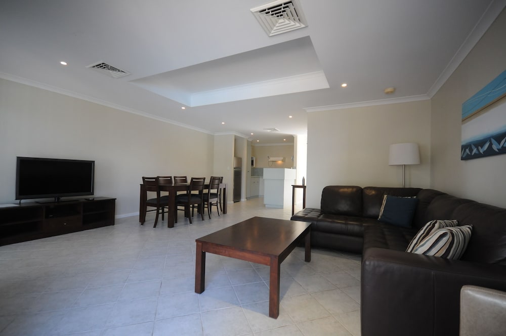 MANDURAH QUAY RESORT 50/72