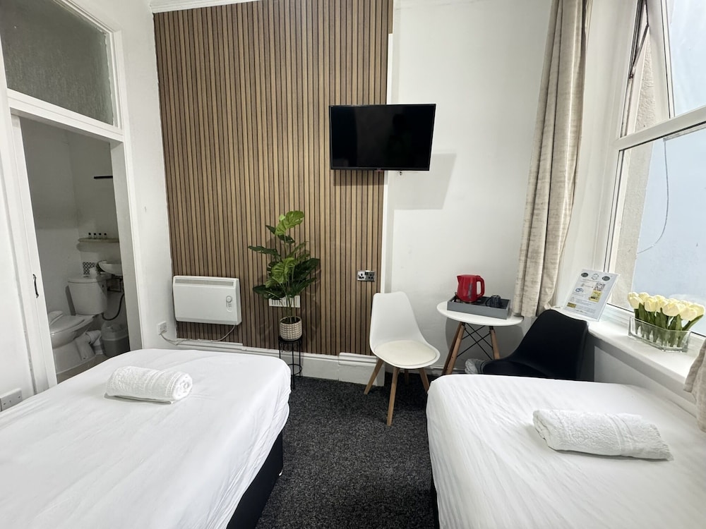 غرفة قياسية بسريرين منفصلين، OYO Marine Parade Hotel Eastbourne Pier 8/10