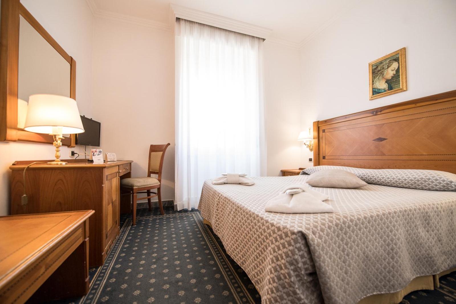 DOUBLE ROOM