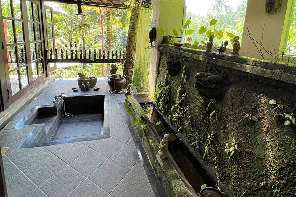 The Mahogany Villa 20/50