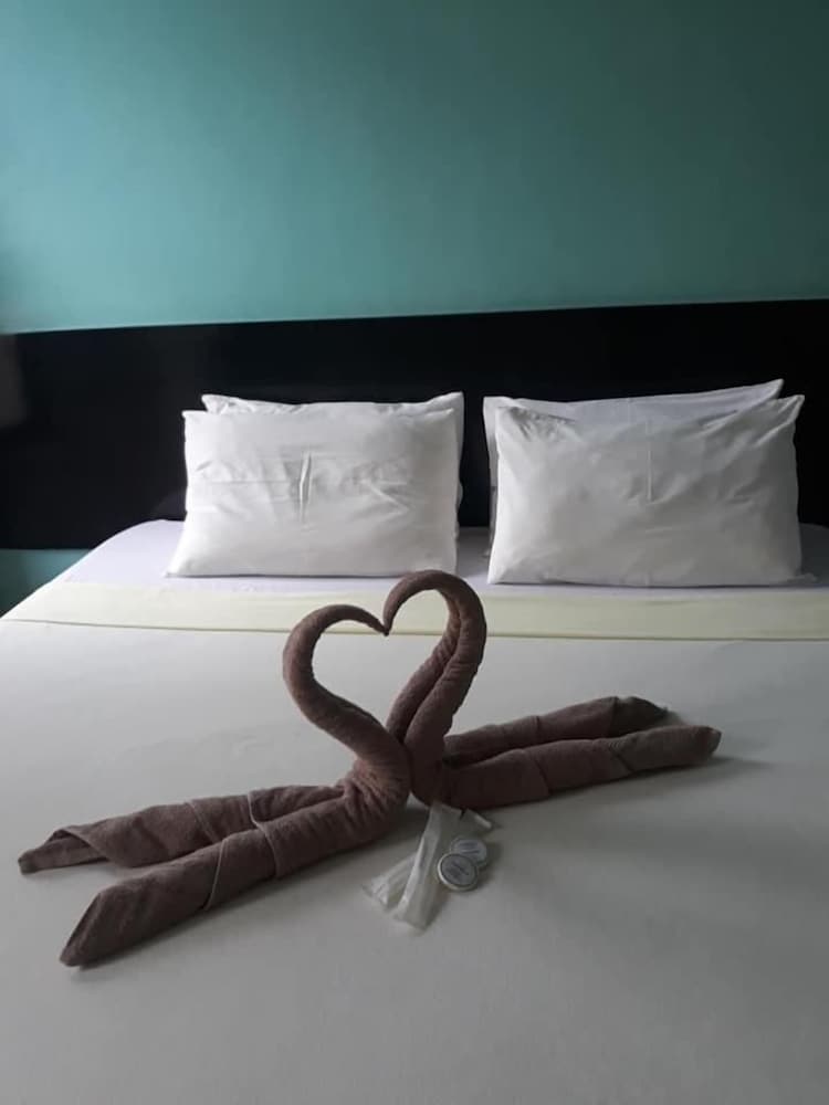 Coron Visitors Hotel 41/69