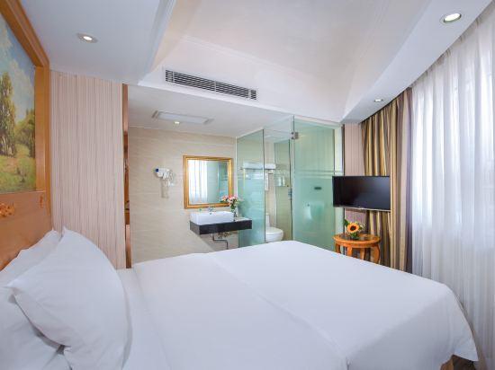 Standard, Queen Bed
