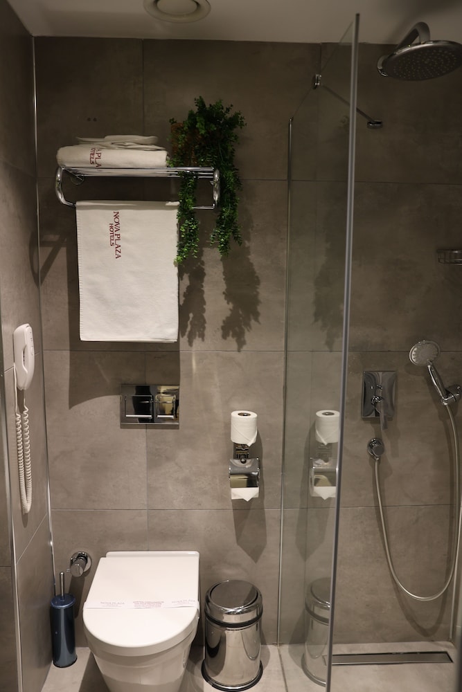 Nova Plaza Crystal Hotel & Spa 60/62