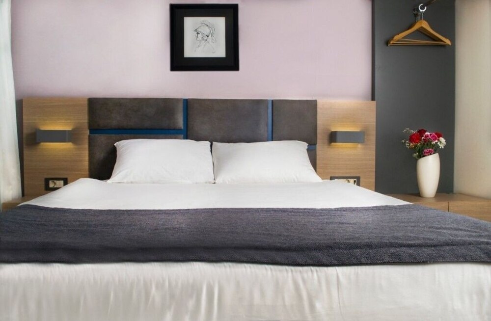 Helen Hotel 24/52