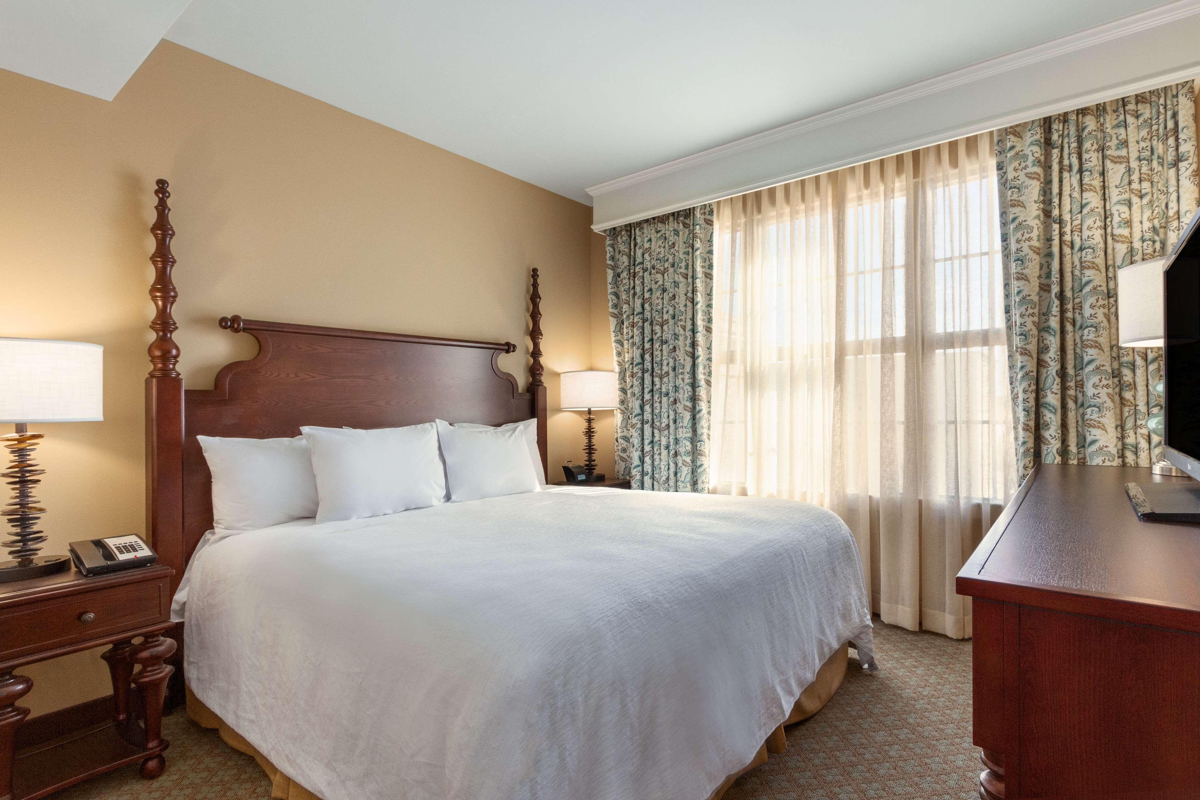 1 BEDROOM, SUITE, KING BED, ACCESSIBLE