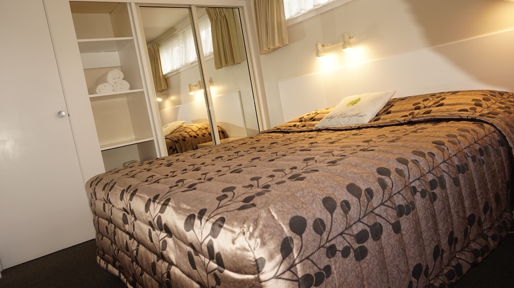 Ashleigh Court Motel 17/50