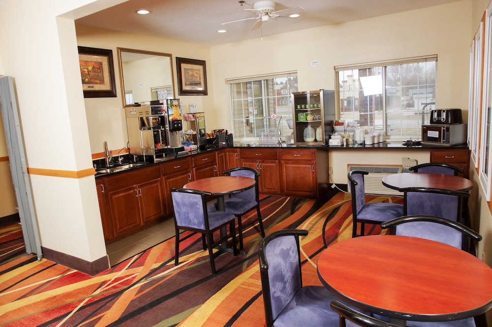 Dutch Inn and Suites Sioux City, IA 20/29