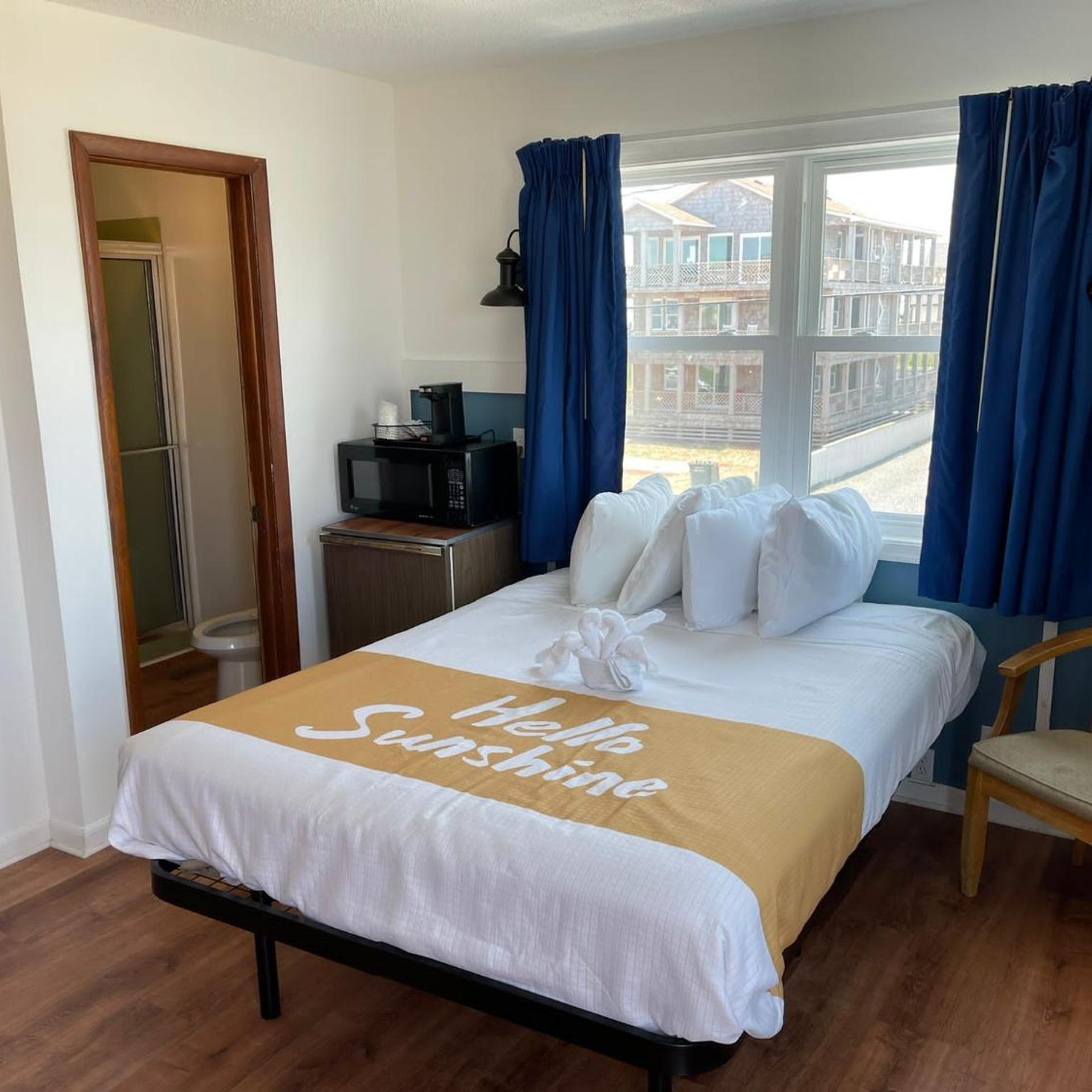 Room, Queen Bed, City View