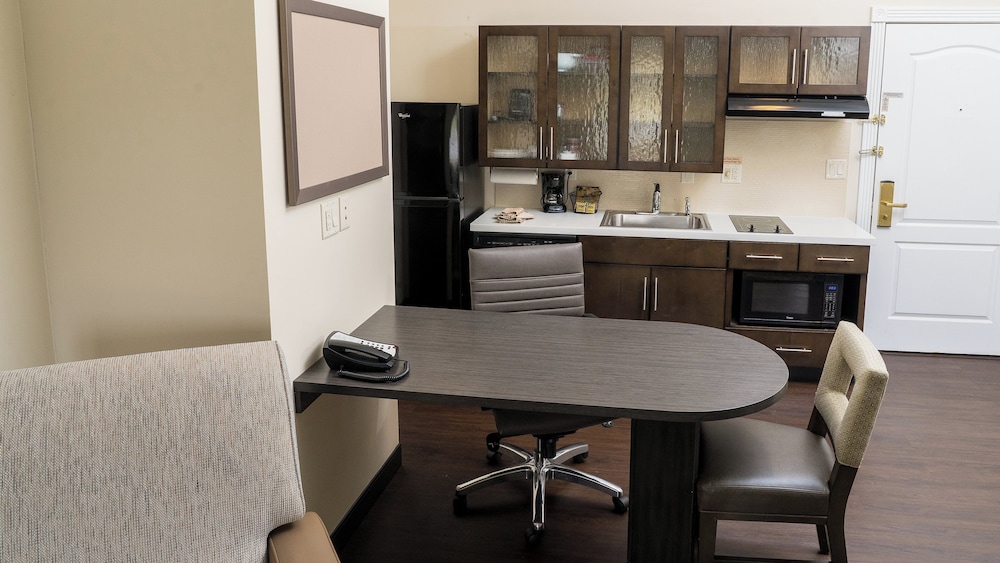 Candlewood Suites St. Joseph Benton Harbor 31/38
