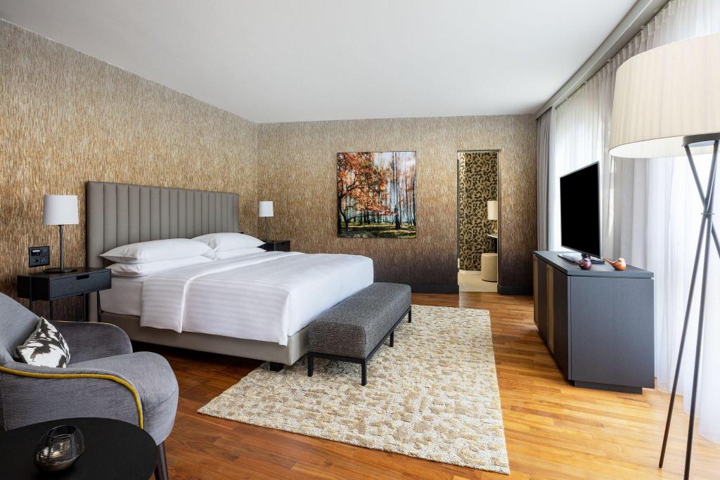 Presidential, Suite, King Bed, Club Lounge Access