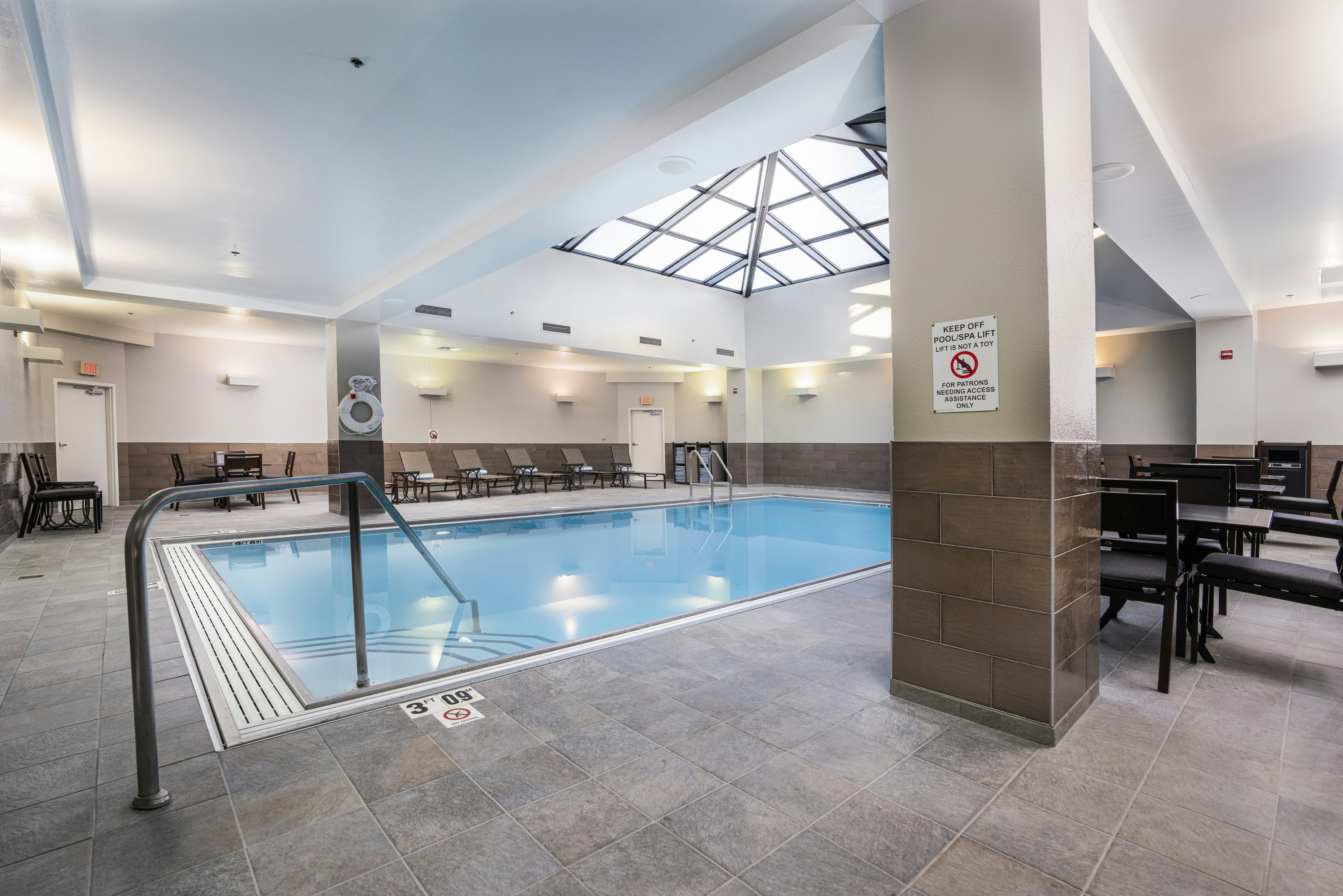 Hilton Indianapolis Hotel & Suites 12/45