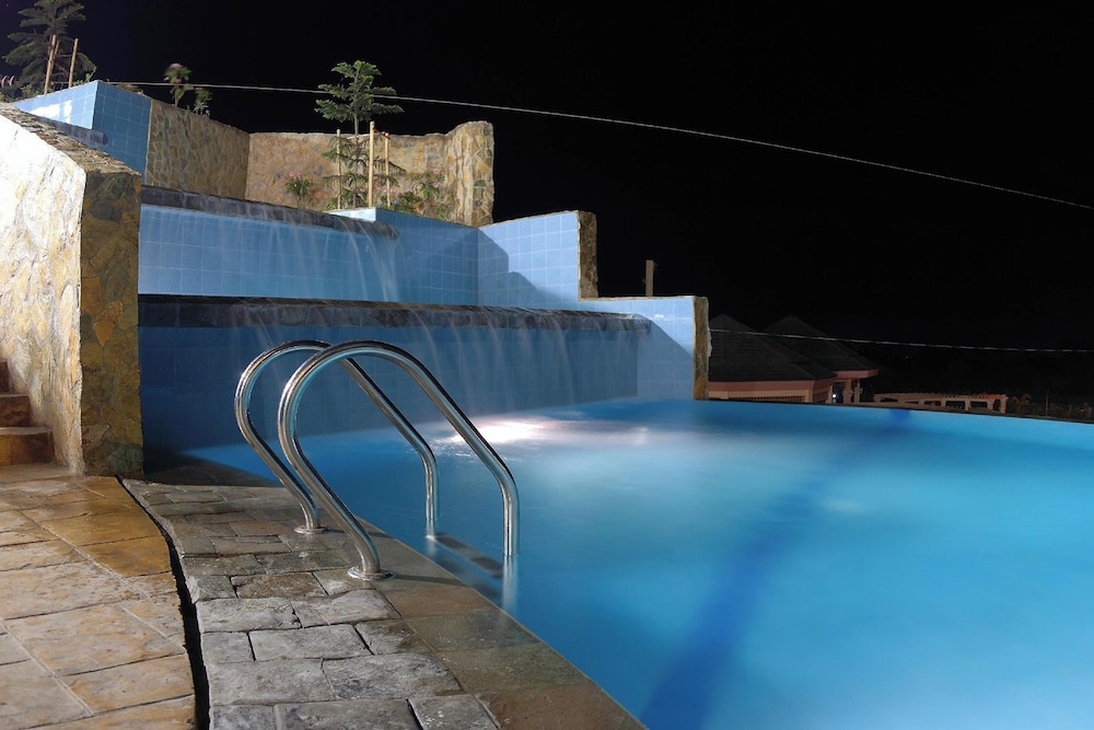 Summit Ridge Tagaytay 36/74