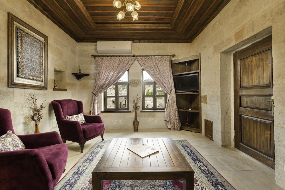 Doors Of Cappadocia 13/50