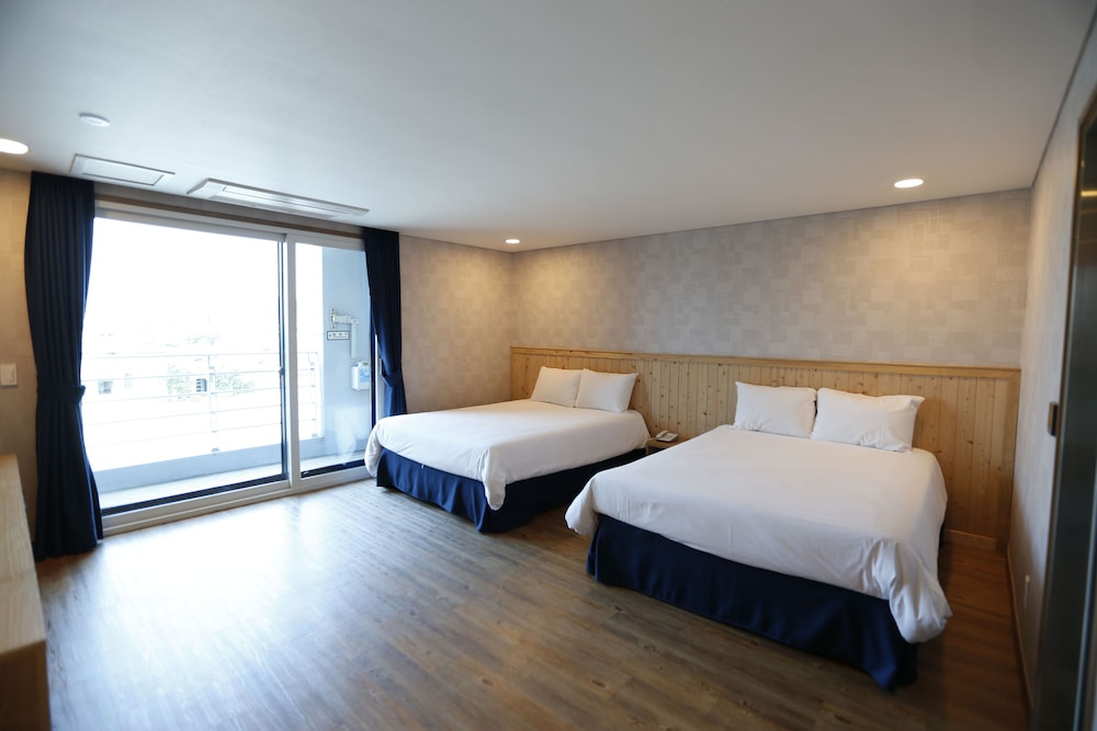 DELUXE, TWIN BEDS, MOUNTAIN VIEW