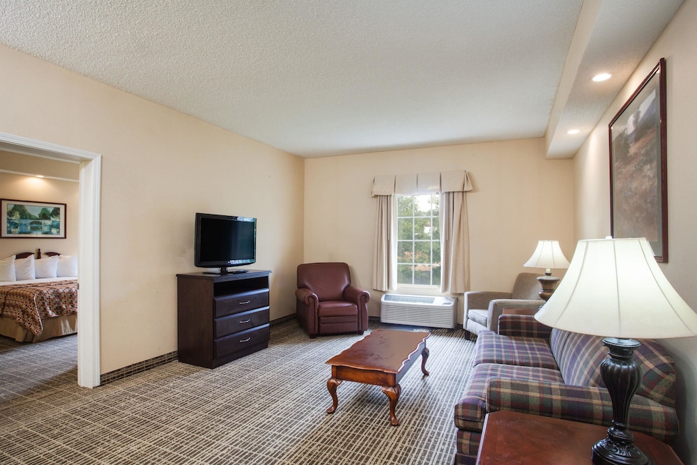 Howard Johnson by Wyndham Jackson 36/50