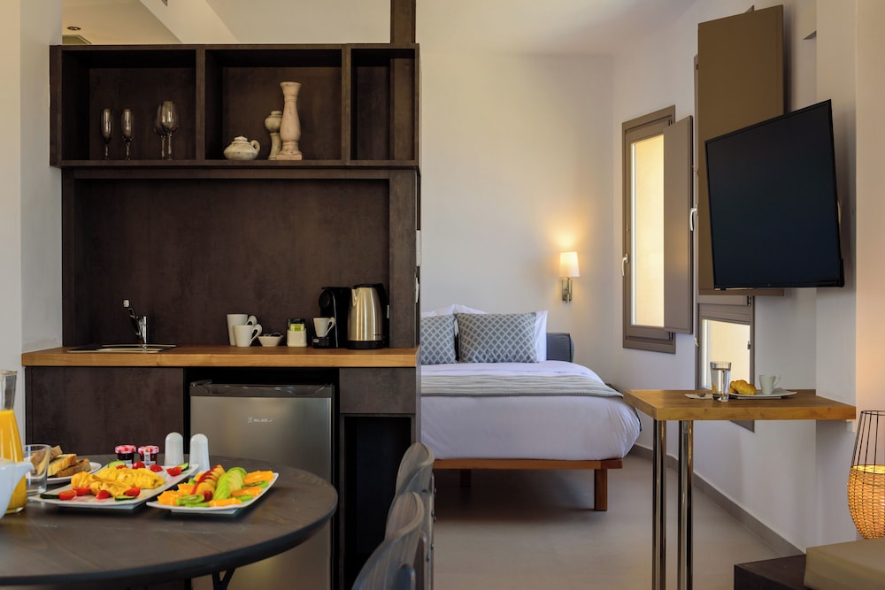 Kalestesia Suites 27/120
