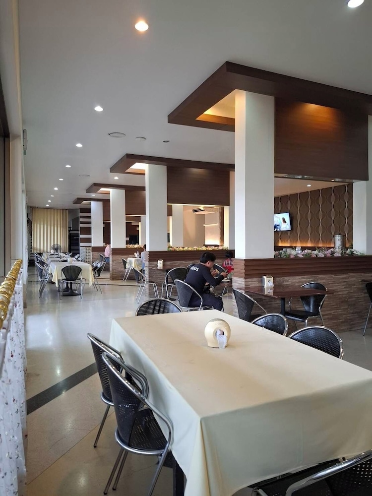 Lopburi Residence Hotel 37/46