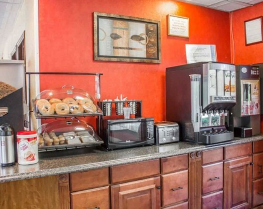 Rodeway Inn Huntington Station - Melville 28/40