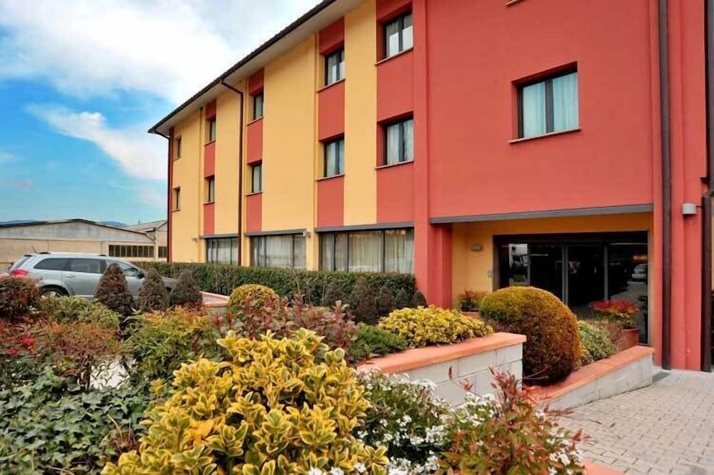 Inn Hotel 2/50