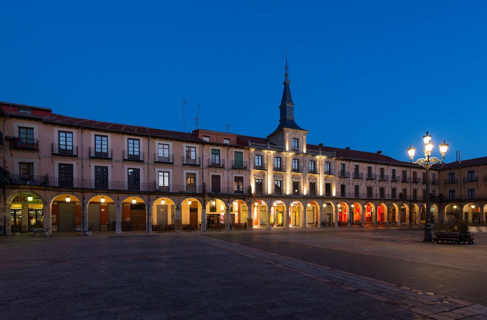 NH Collection Leon Plaza Mayor 4/50