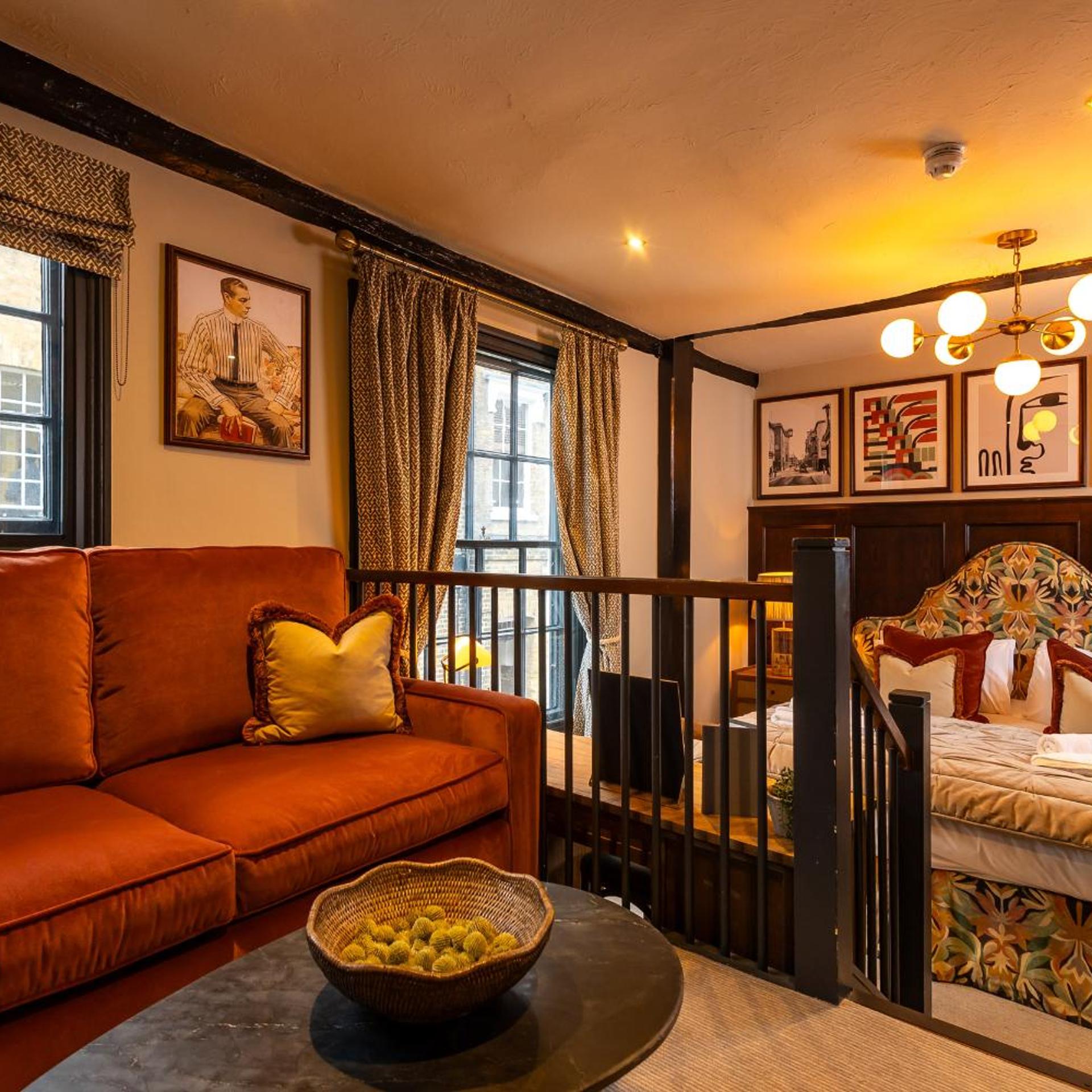Salisbury Arms Hotel 35/54