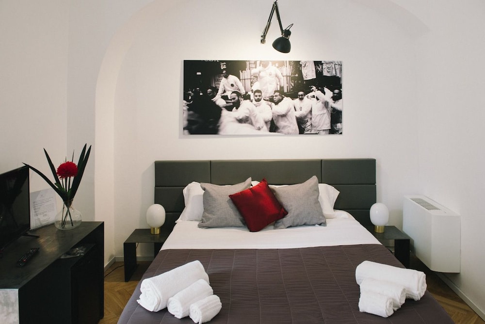 CLASSIC, QUEEN BED