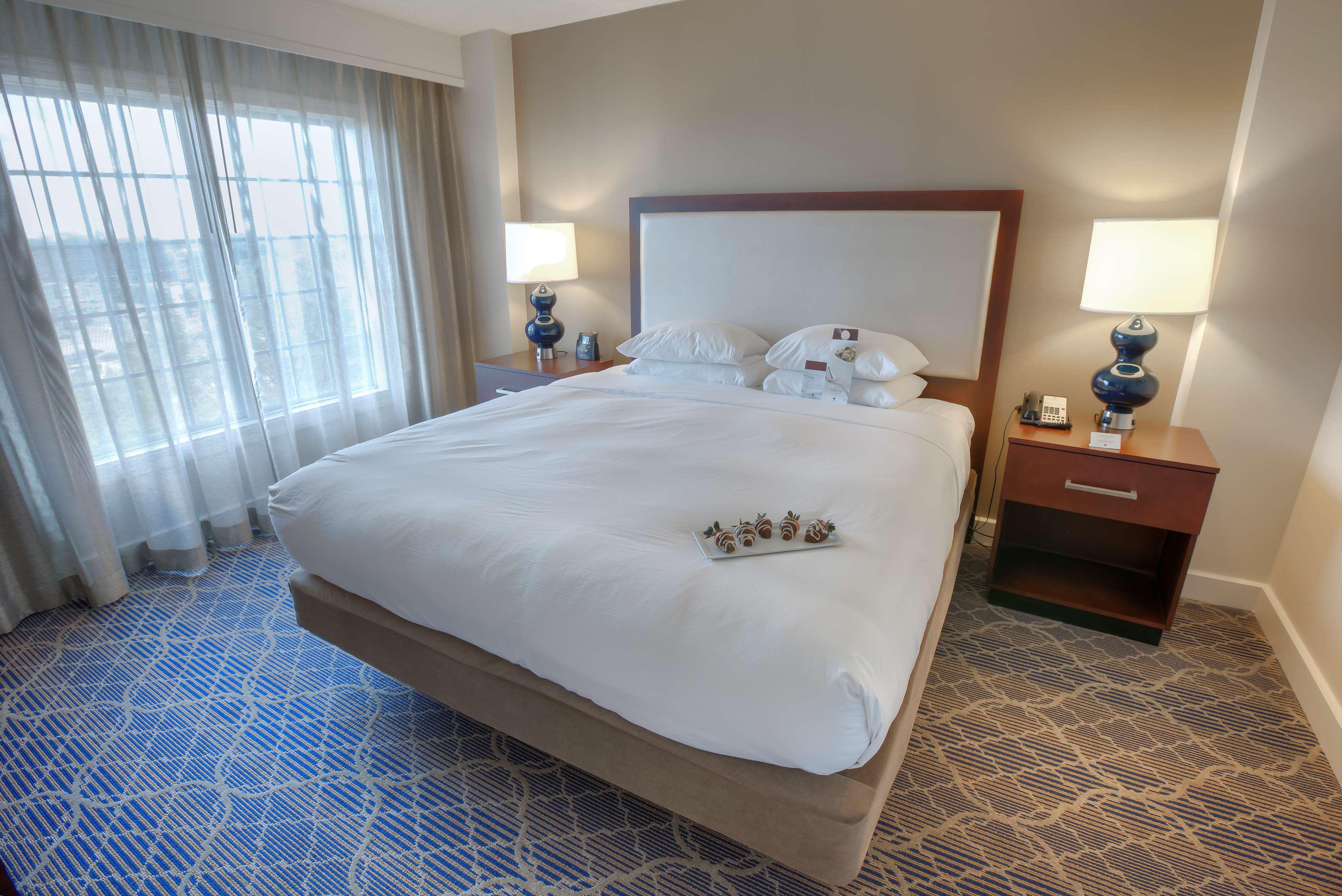 ROOM, KING BED