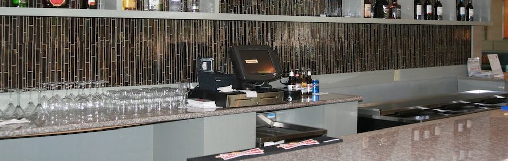 HOLIDAY INN GUIN 27/65