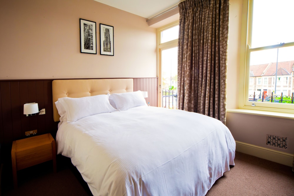 The Wellington 24/50