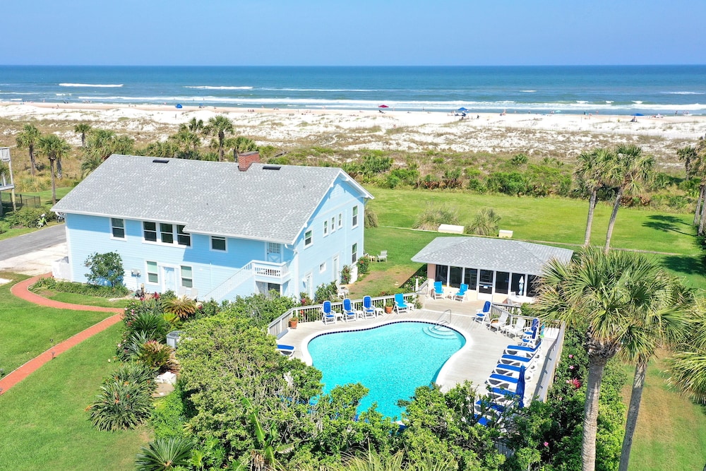 Beachfront Bed & Breakfast 40/46