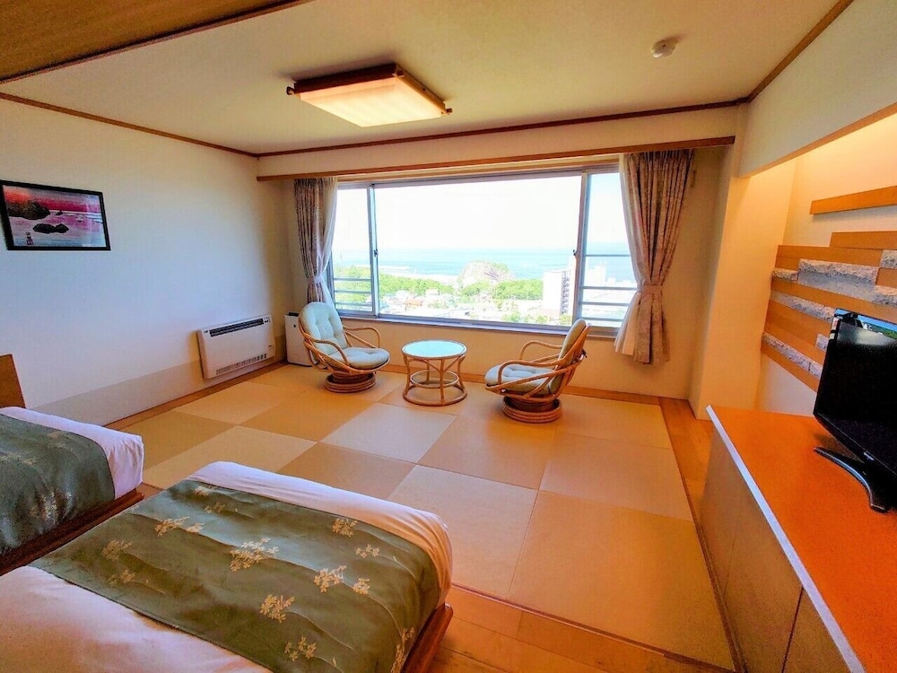 Japanese, Twin Beds, West Wing