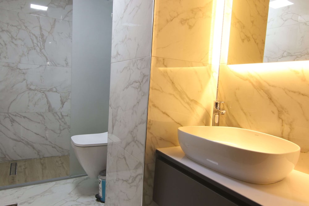 Grand Zara Hotel 42/49