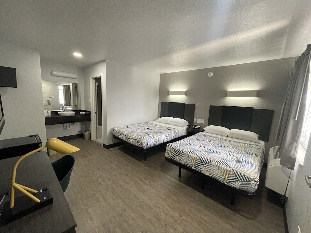 Motel6 Denton, TX - UNT 23/60