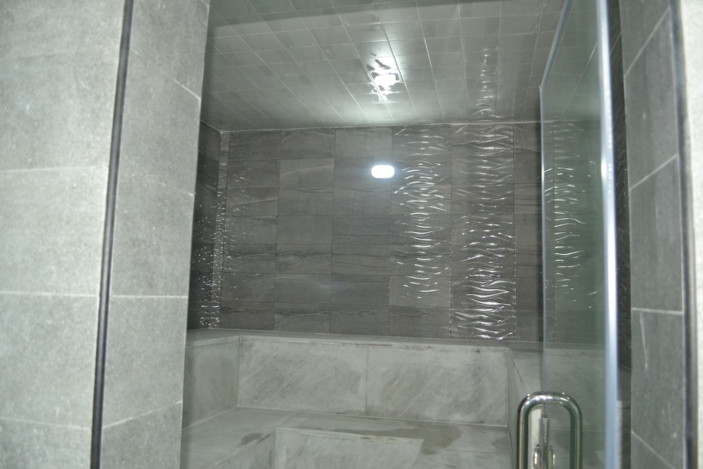 Golden Tulip Bahrain 38/78