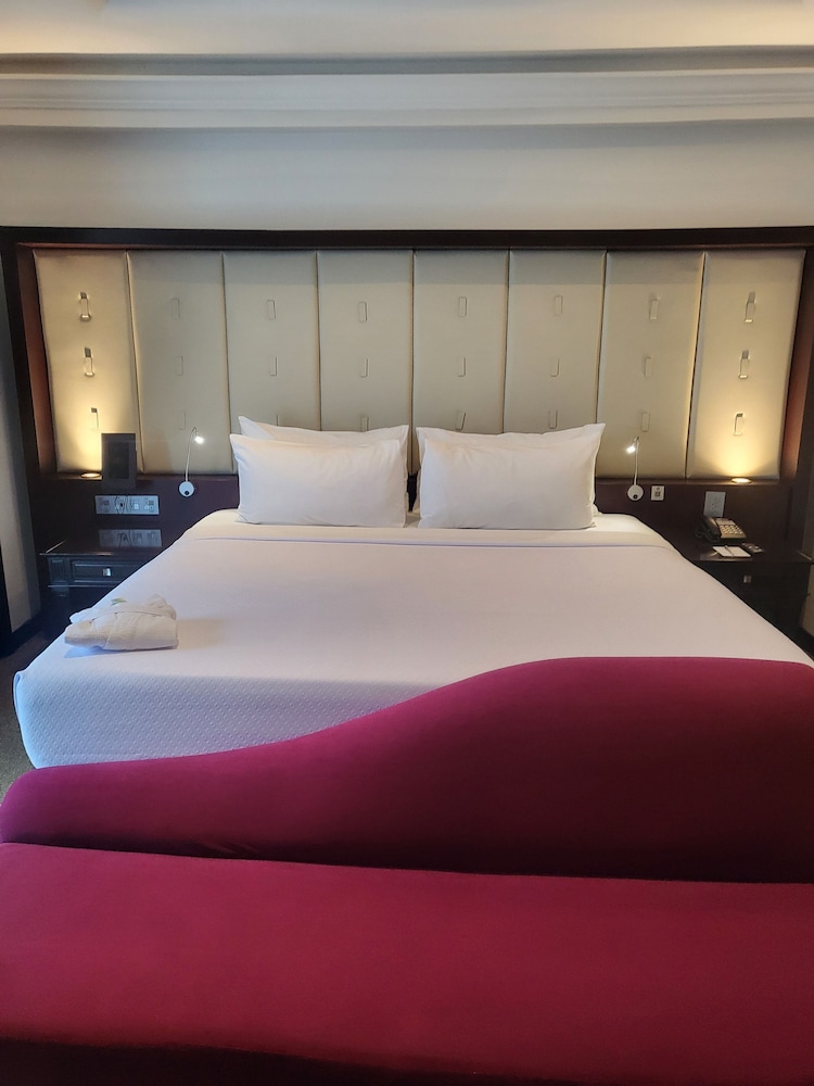 Room, King Bed, Corner
