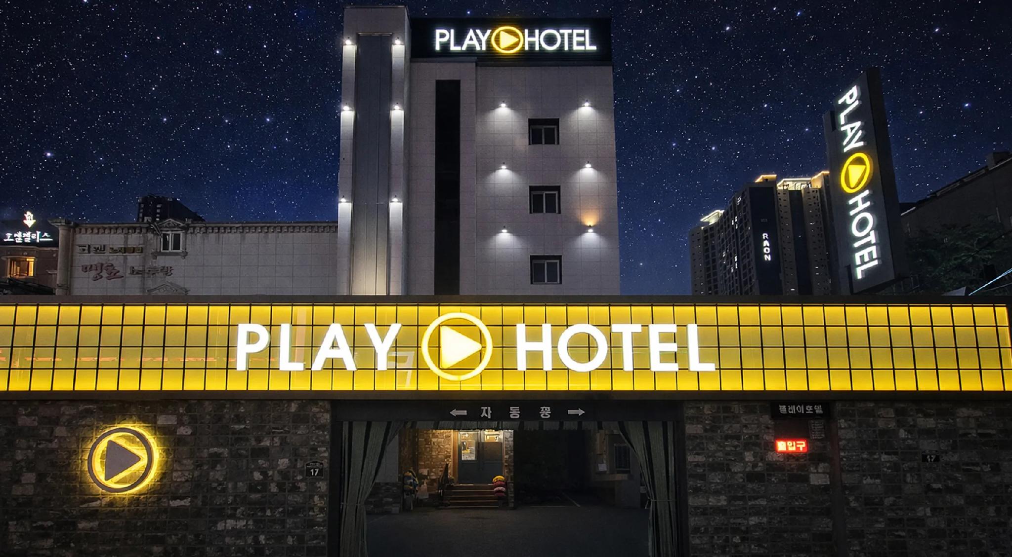 Play Hotel 5/76