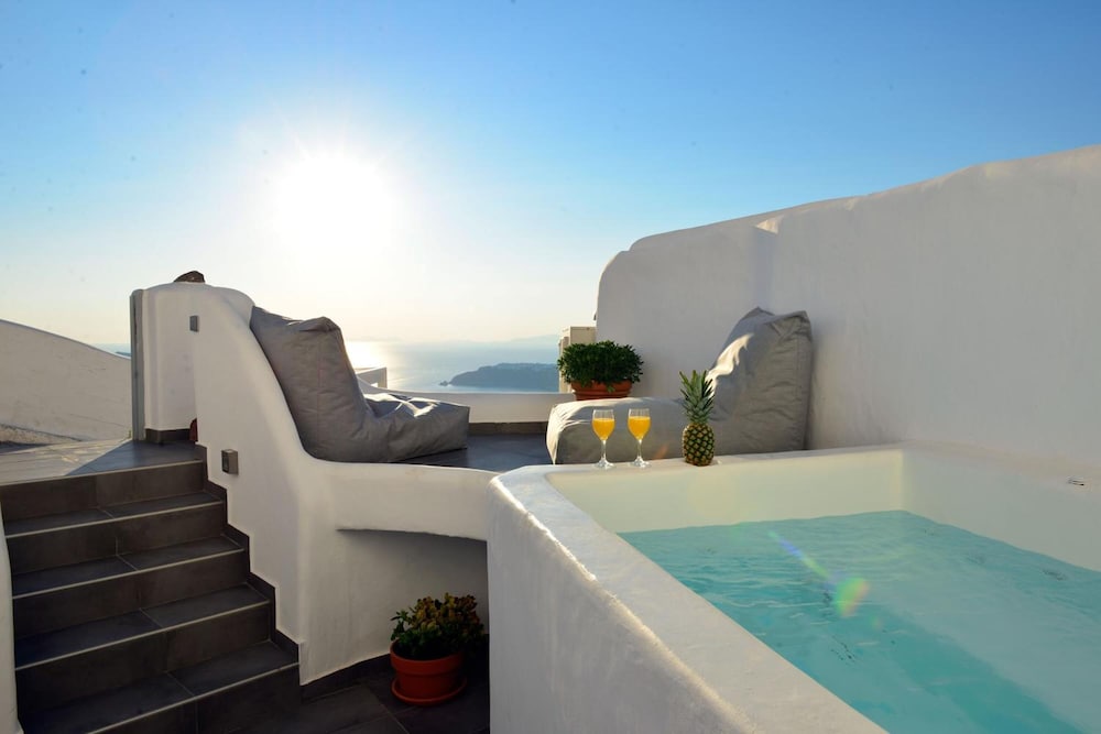 Unique Suites 24/50