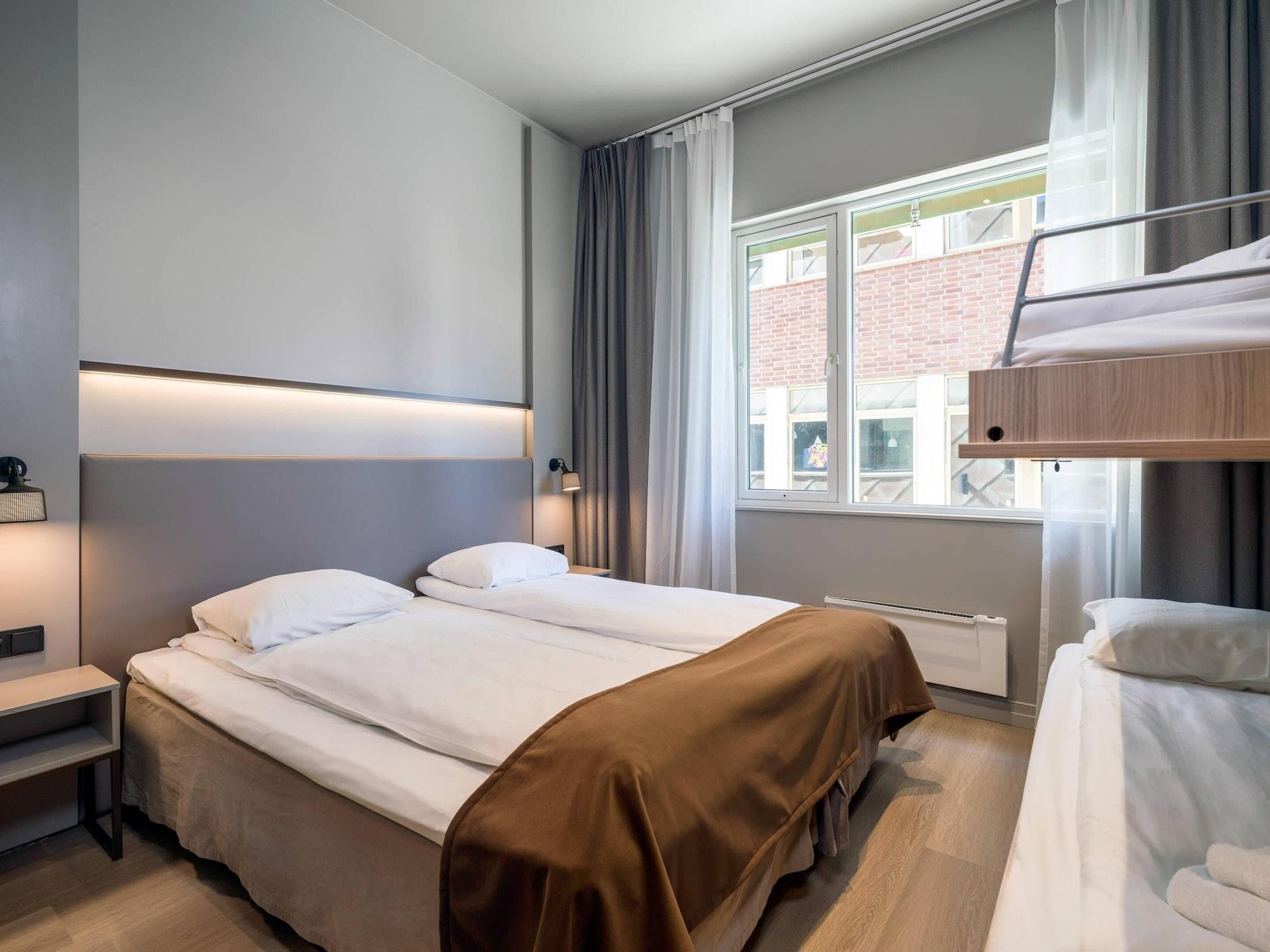 Family, Multiple Beds