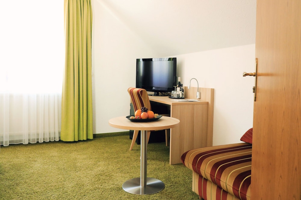 OCHSEN HOTEL 48/55