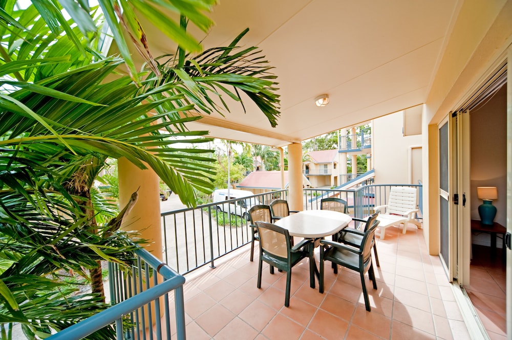 At Beach Court Holiday Villas 23/32