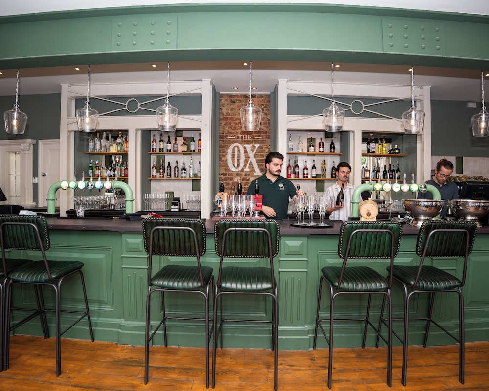 Ox Hotel Bar & Grill 57/67