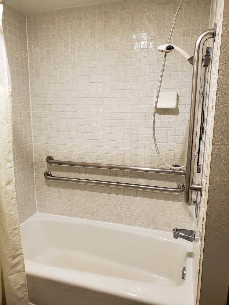 Araamda Inn Norcross 70/72