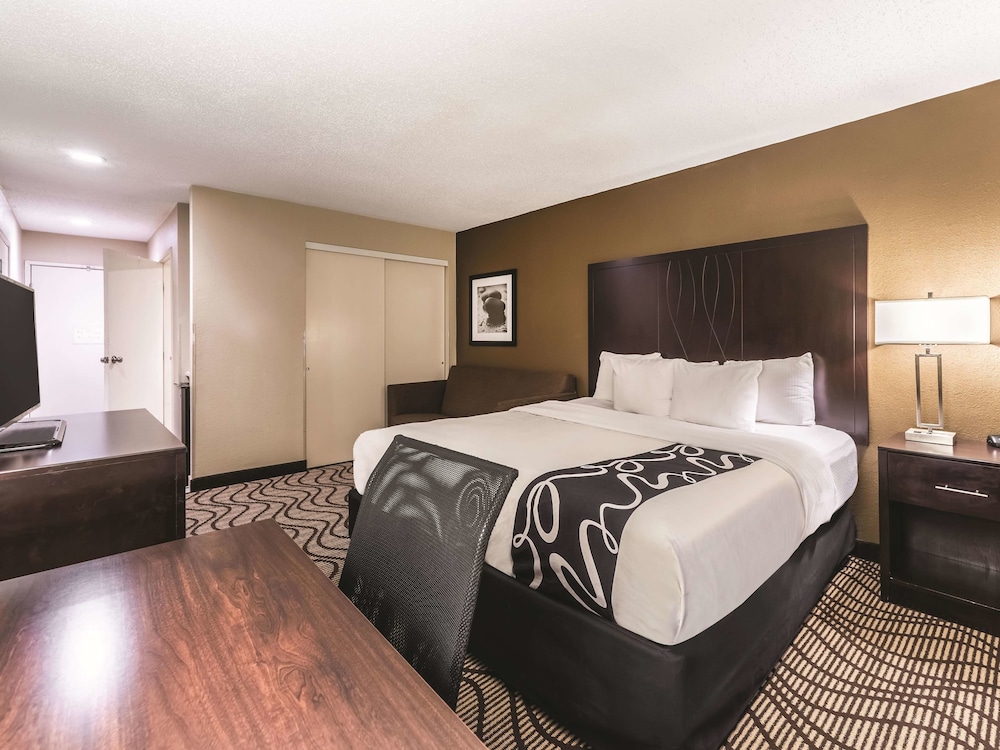 La Quinta Inn & Suites by Wyndham Collinsville - St. Louis 18/42
