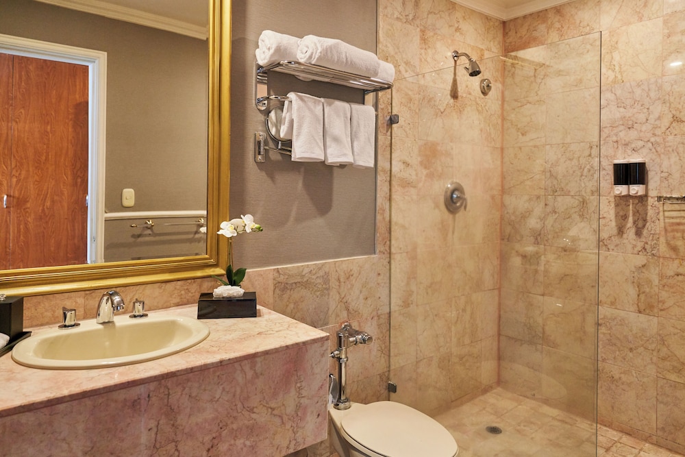 Waymore Hotel Spa & Casino 110/111