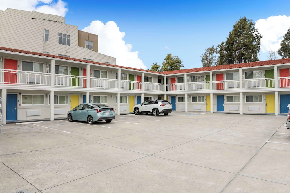 Signature Inn Berkeley 35/50