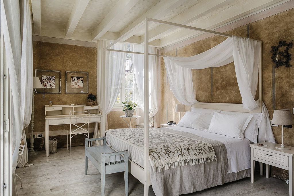 SUITE, LAKE VIEW, BALCONY