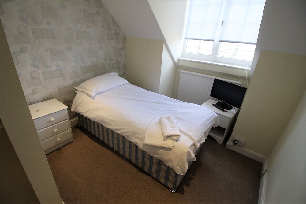 ROOM, SINGLE