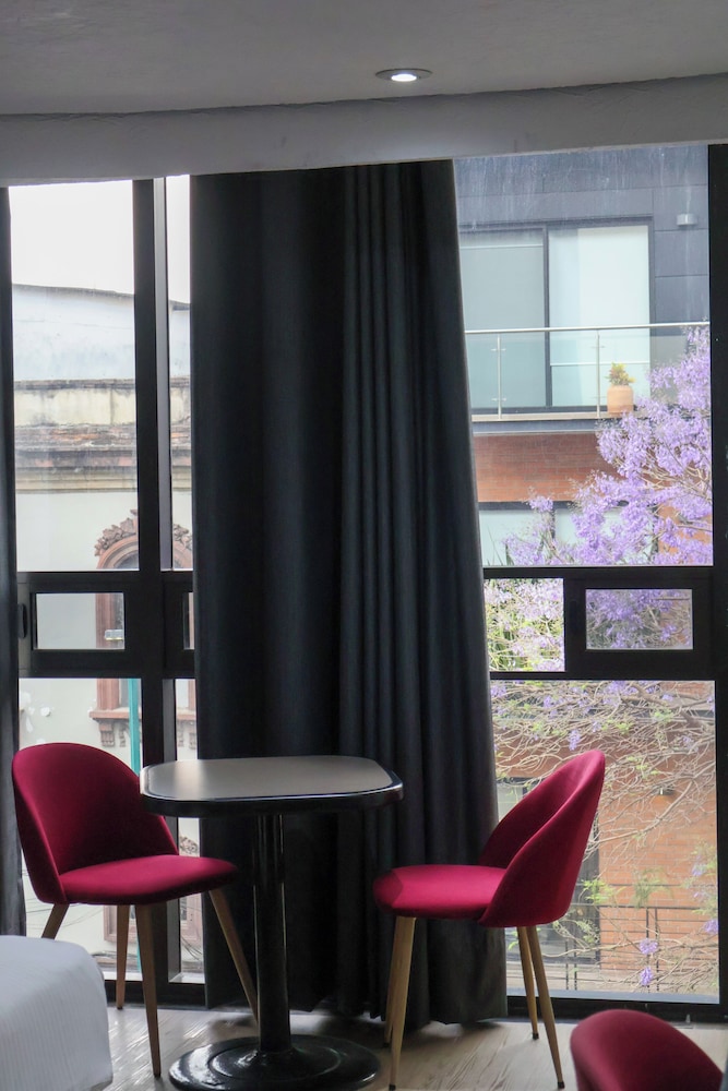 Hotel Embassy 36/48