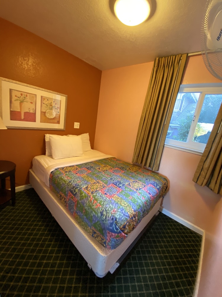 Fireside Inn Santa Cruz 35/63